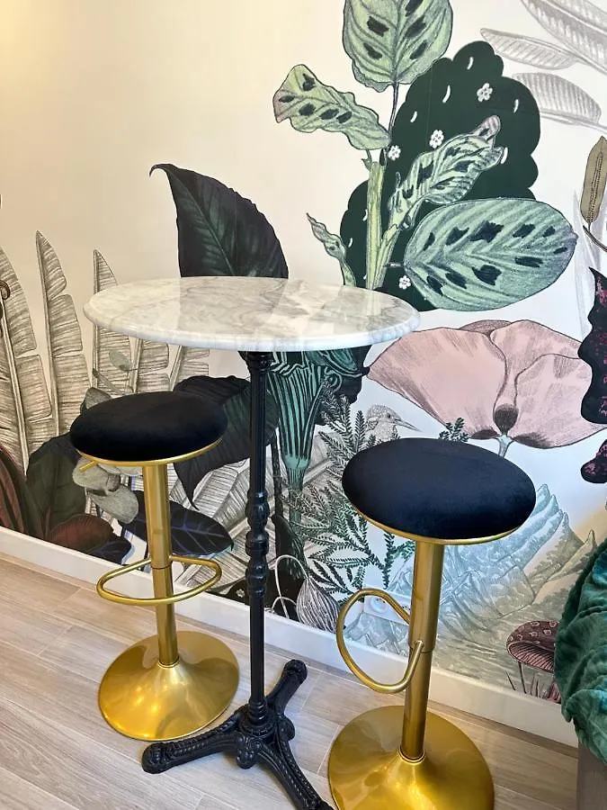 The Garden - Cosy Studio With Ac In The Very Center Of Paris 0*,  France